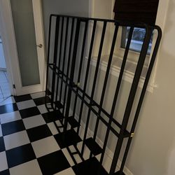 Metal Frame For A Queen Size Bed 