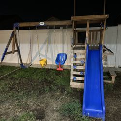 Swing Set Great Condition 