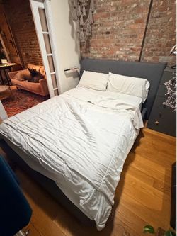 Casper Hybrid Matress + bed frame/headboard
