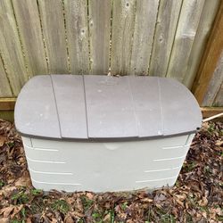 Rubbermaid Weather Resistant Outdoor Storage Deck Box
