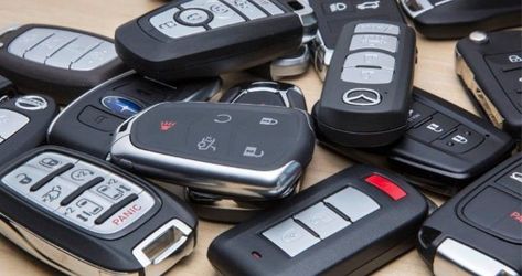 Car keys and fobs llaves