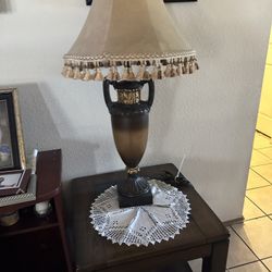 Lámpara De Mesa Muy Bonita 