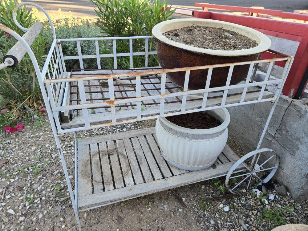 Glazed Flower Pot W/ Metal Cart 