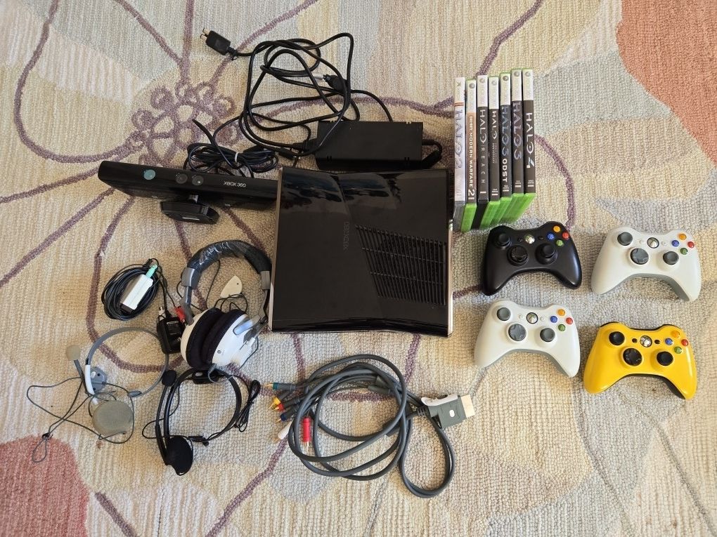 Microsoft Xbox 360 And Games Lot