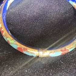 Chinese cloisonné enamel hinged bangle bracelet.  