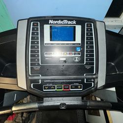 LIKE NEW! Nordictrack t 6.5 s treadmill.  Will Deliver! Make Me An Offer! 