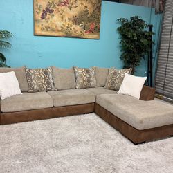 Very Pretty 2 Piece Sectional Couch Living Room Set With Pillows 