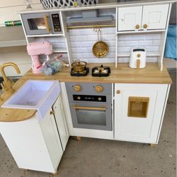 Kids Kitchen!!