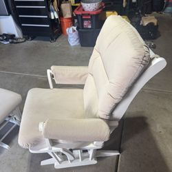 Free Rocking Chair Recliner Come Pick Up Asap