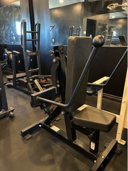 Arsenal Strength Tricep kickback and chest dip, plate loaded.