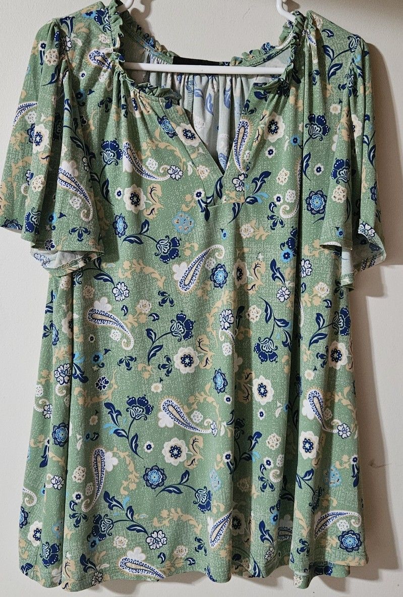 18-20 Woman's Lane Bryant Ruffle Notch-Neck Top