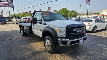 2016 Ford F550 Super Duty Regular Cab & Chassis
