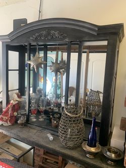 Beautiful mirrored piece of furniture, Hutch top