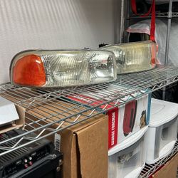 2004 GMC Sierra Headlights 