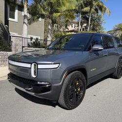2023 Rivian R1S Quad Motor