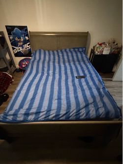 Queen bed + furniture