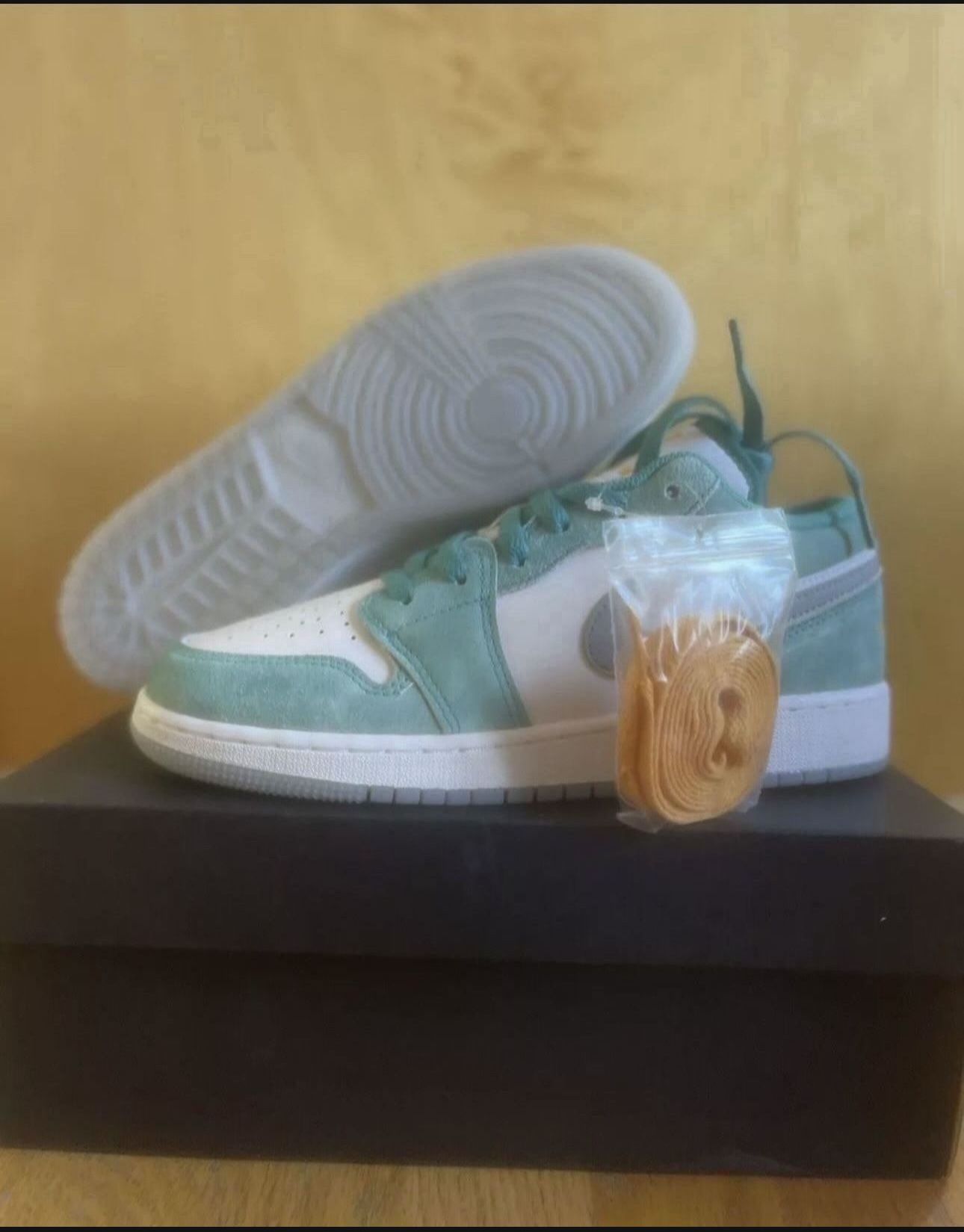 Nike Air Jordan 1 Low GS New Emerald DO8244-301 Size 6Y Brand New 