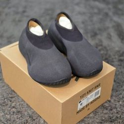 Yeezy KNT RNR