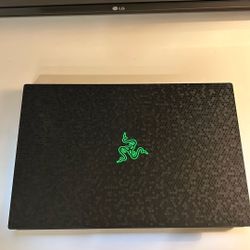 Razer Blade 15 - i7 / RTX 2060 / 16GB / 512GB