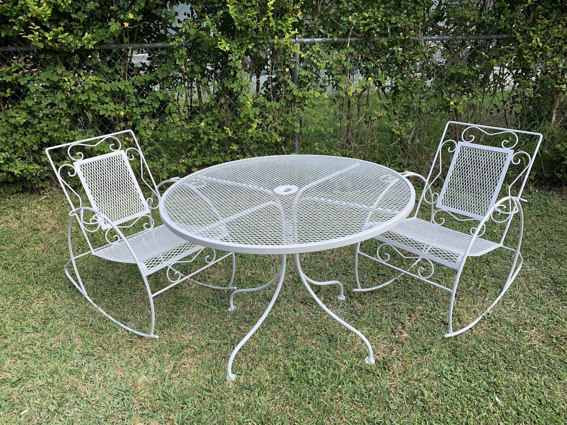 Mid Century Iron Cast Patio Set! KENDALL AREA