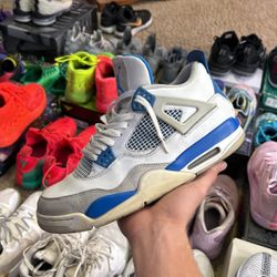 2012 Jordan 4 “Military Blue” size 10.5