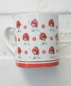 WHITE MUG RED M&M'S