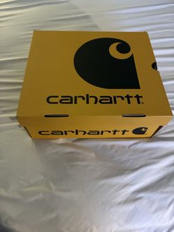 New never worn size 9 women’s Carhartt boots