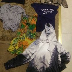 Laies Size Large .shirt Lot. Buying Everything Shown For $25