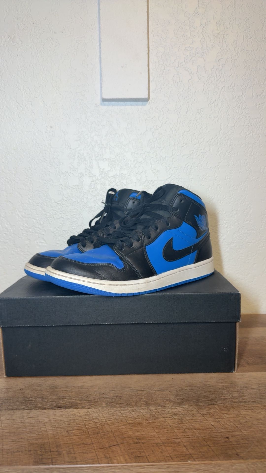 Air Jordan 1 Mid Royal Blue