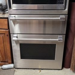 Thermador microwave, warming drawer and oven

