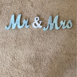 Mr & Mrs 
