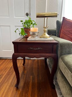 VINTAGE Mahogany End Table - Solid Wood