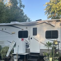 2011 Dutchman Trailer