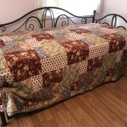 Daybed With Pull Out Trundle 