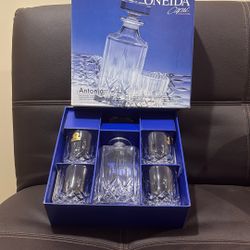 Oneida Capri Crystal Decanter Set – Decanter + 4 Glasses (New in Box)