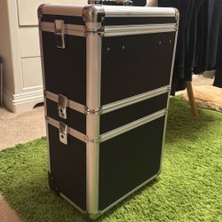 Portable rolling storage case 