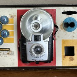 Vintage Kodak Brownie Starflash Outfit Camera Box w/ Flash Bulbs Untested