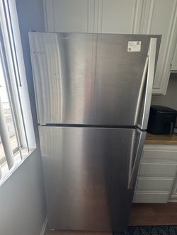 Whirpool 18 cu. Ft Fridge