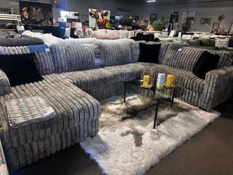 Stunning sectional! $2199 🚨🩷🔥 Any fabric & color!