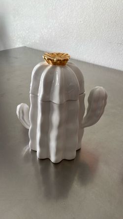 Cactus cookie jar like new
