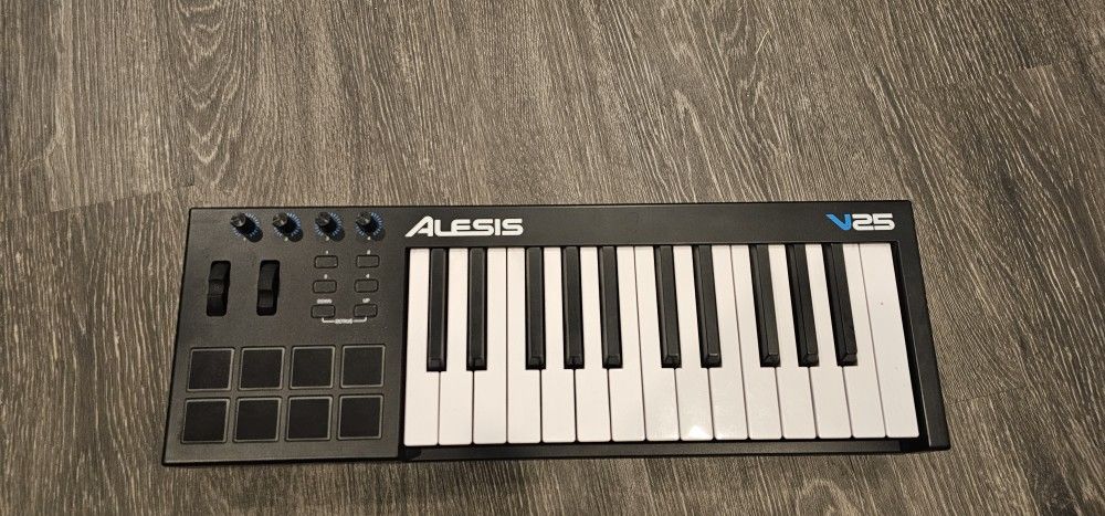 Alexis V25