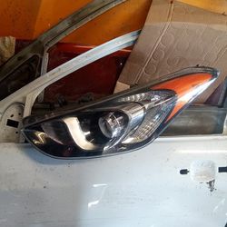 2013 - 2017 Hyundai Elantra  Gt Left headlight
