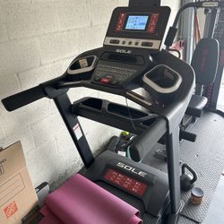 SOLE F63 Treadmill