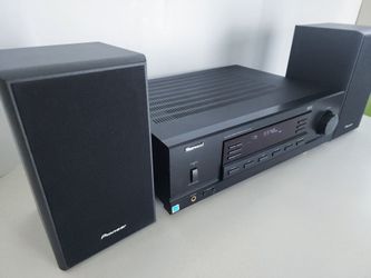 Sherwood AM/FM Stereo Receiver with Pioneer Speakers