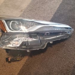 2019 Prius Headlights LED Adaptive 