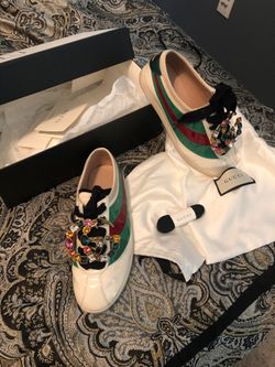 Women’s Gucci shoe hardly worn dust bag extra pair of shoe laces shoe box and paper work