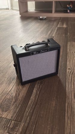 Fender Mini Deluxe Guitar Amplifier (PORTABLE)