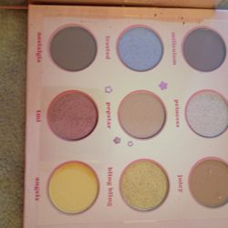 EYE SHADOW PALETTE 