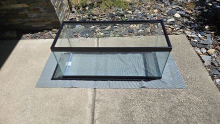Aqueon Standard Glass Rectangle 20 gal Long Clear Silicone Black Aquarium