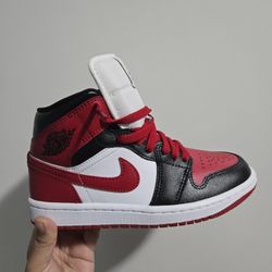 New Womans Air Jordan 1 Mid Size 5